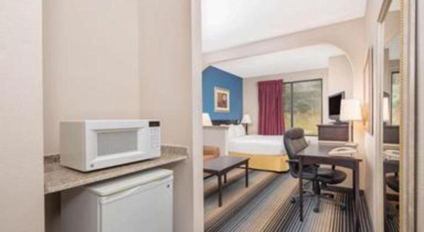 Baymont By Wyndham Laurel Hotel Eksteriør billede